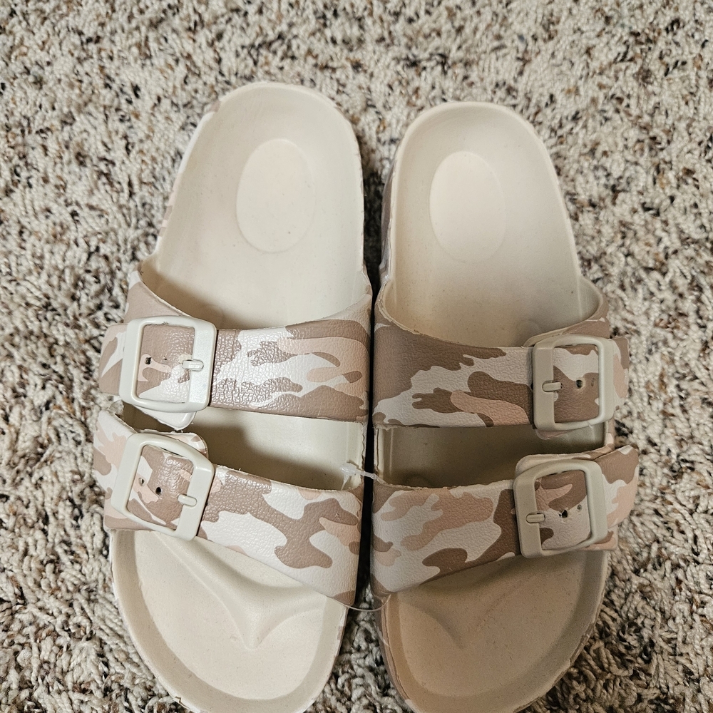 Buckle Tan Camouflage Sandals